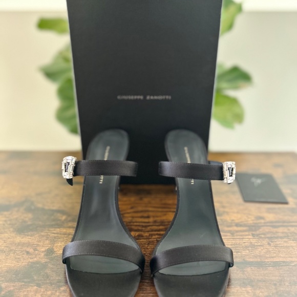 Giuseppe Zanotti Women's Crystal Embellished High Heel Sandals - Picture 4 of 9